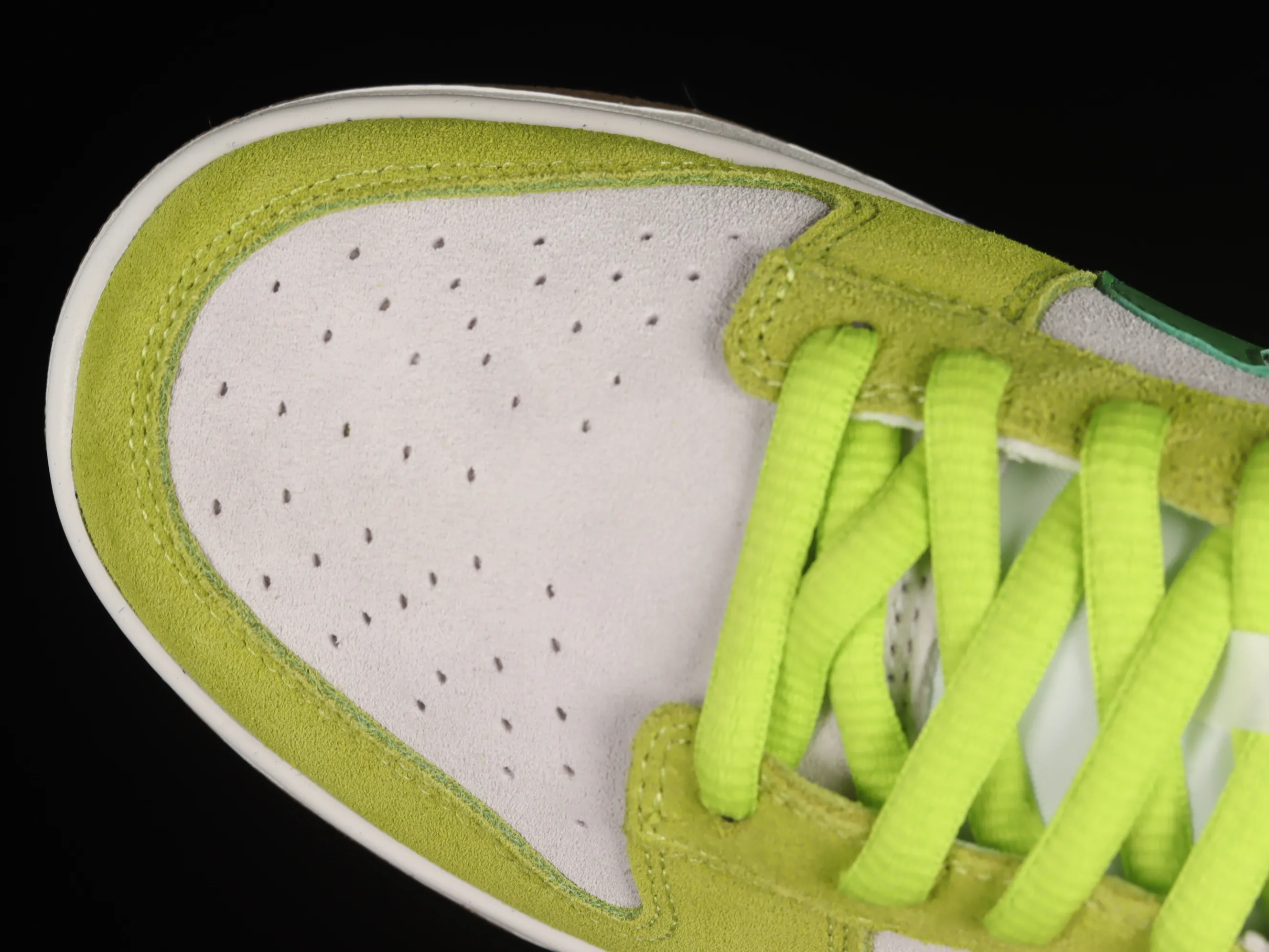 All categories Nk SB Dunk Series Nk SB Dunk Low low-top sneakers Nk SB Dunk Low "85" Green Apple Smiley SB low-top sports and leisure sneakers DO9457-122